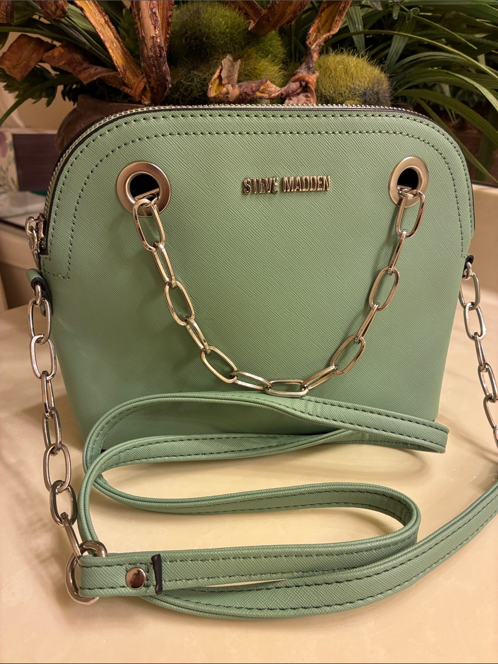 Steve Madden Mint Green Crossbody with Gold Chain EUC